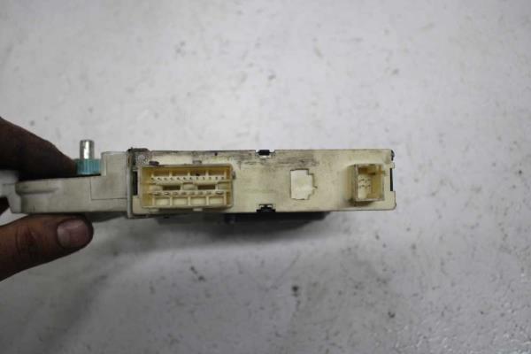 MOTEUR LEVE VITRE AVANT DROIT PEUGEOT 307CC - Vue 3